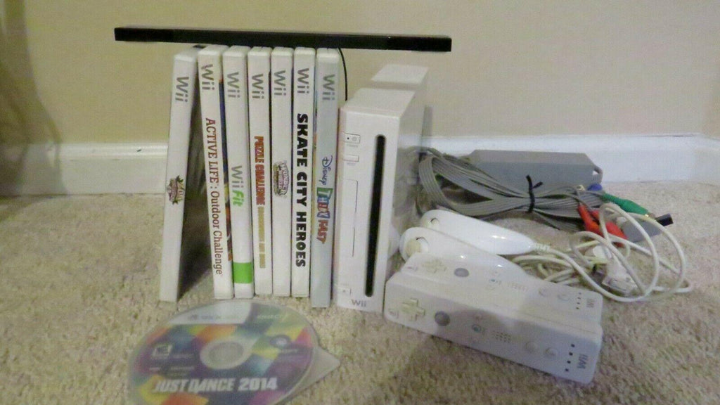 Wii Gaming Console + 8 Pre-Loaded Games OEM Cords RVL-001 Lot 8 Games