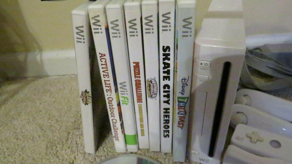 Wii Gaming Console + 8 Pre-Loaded Games OEM Cords RVL-001 Lot 8 Games