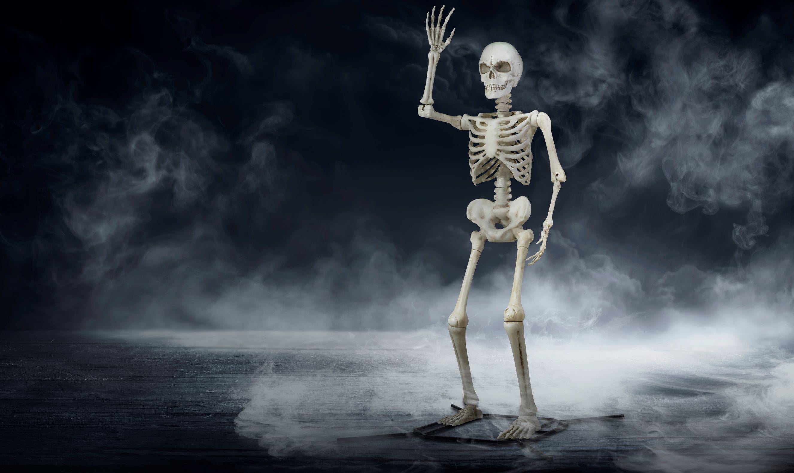 Way To Celebrate 10ft Giant Poseable Skeleton, Outdoor Halloween Decoration