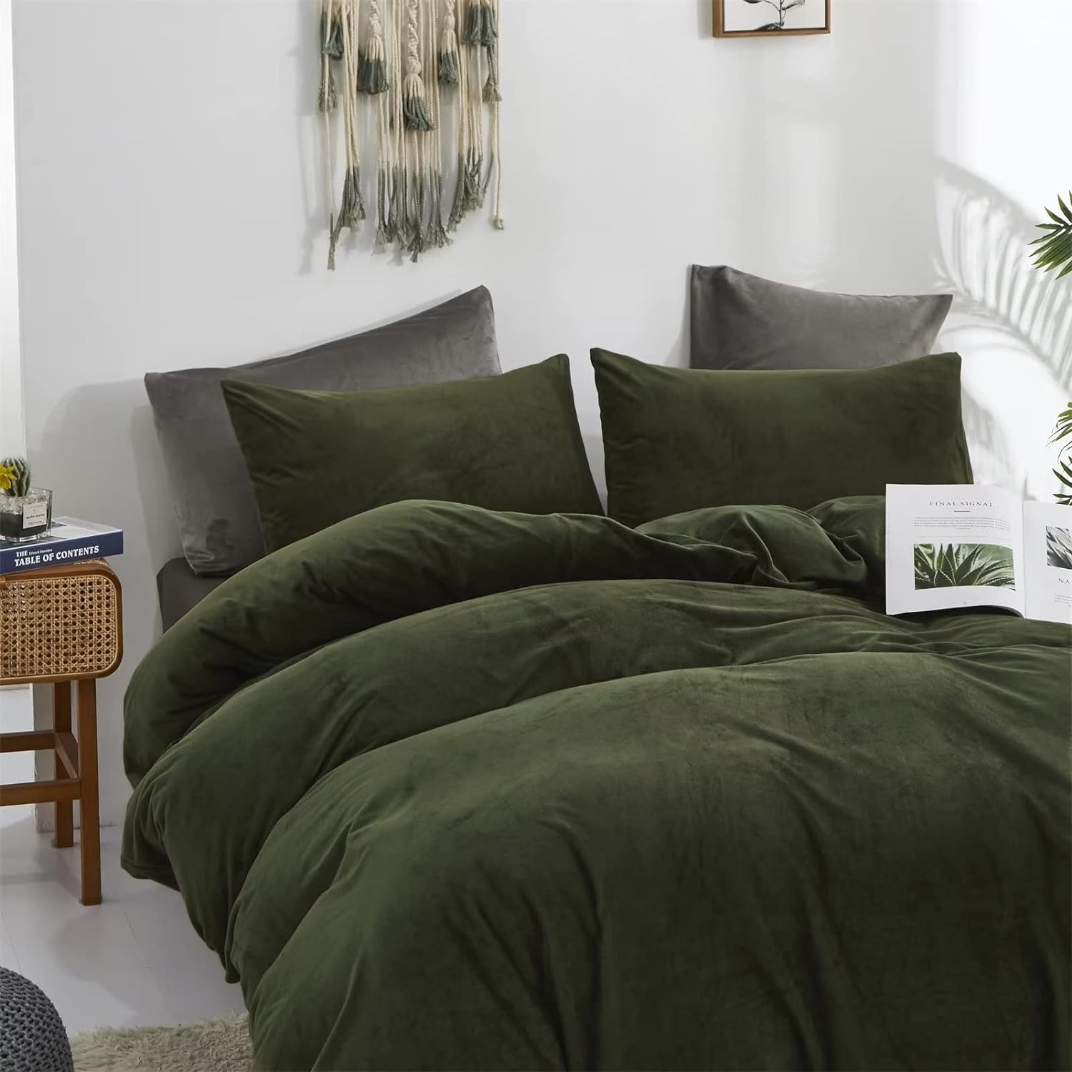 Houseri Velvet Olive Green Duvet Covet King Fluffy Army Green Bedding Flannel Duvet Cover King Size Dark Green Micromink Sherpa Comforter Cover King Warm Blackish Green Fuzzy Duvet Cover King Size