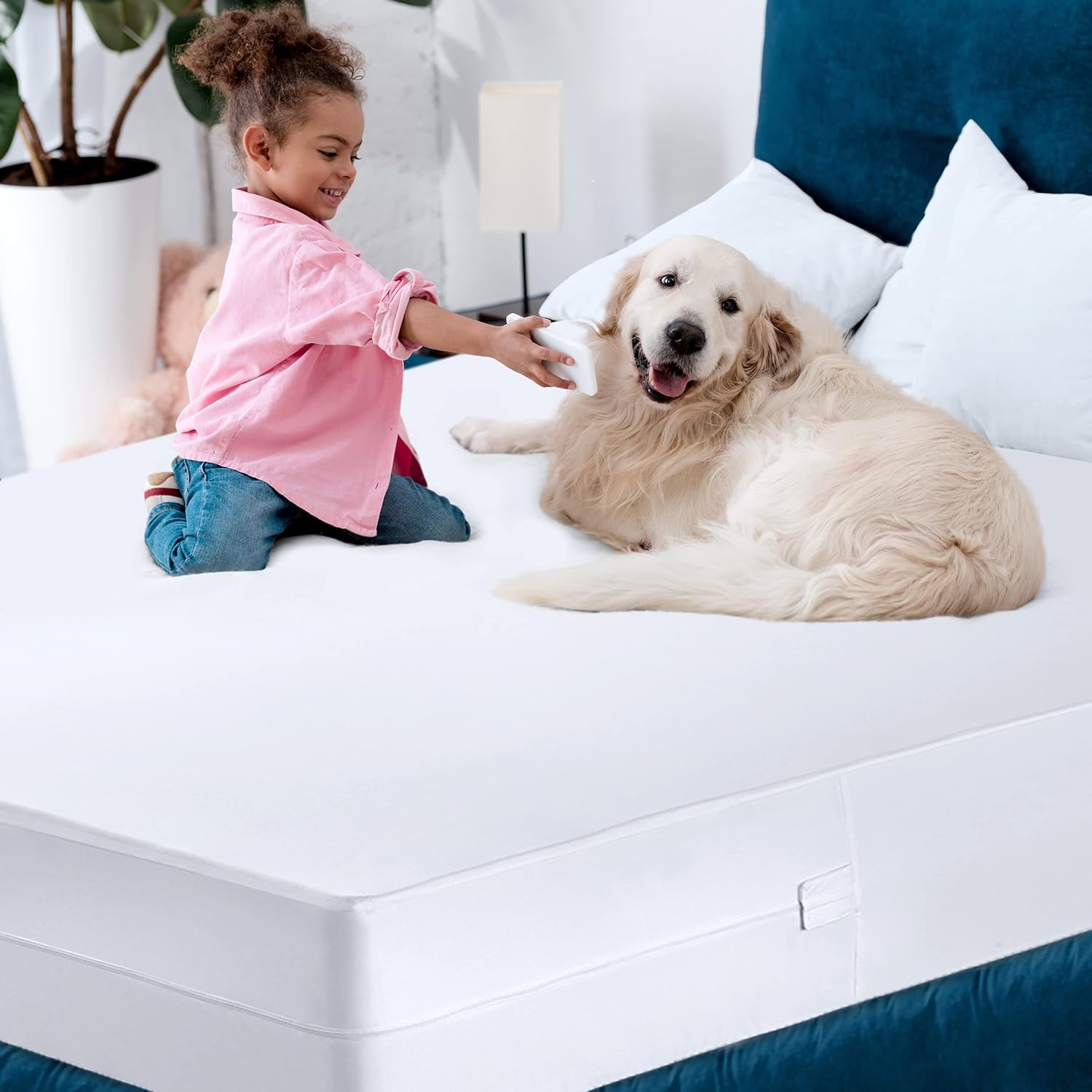 Utopia Bedding Zippered Mattress Encasement Queen - Waterproof and Bed Bug Proof Mattress Protector - Absorbent, Six-Sided Mattress Cover