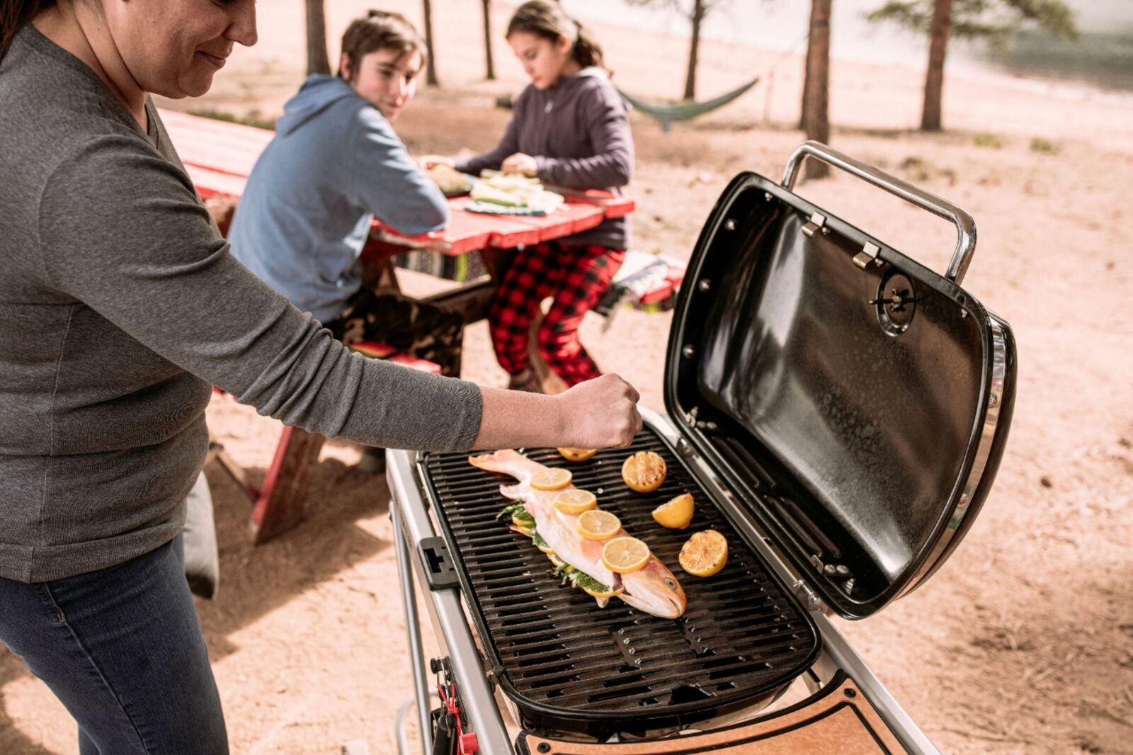 - Traveler Portable Gas Grill - Black