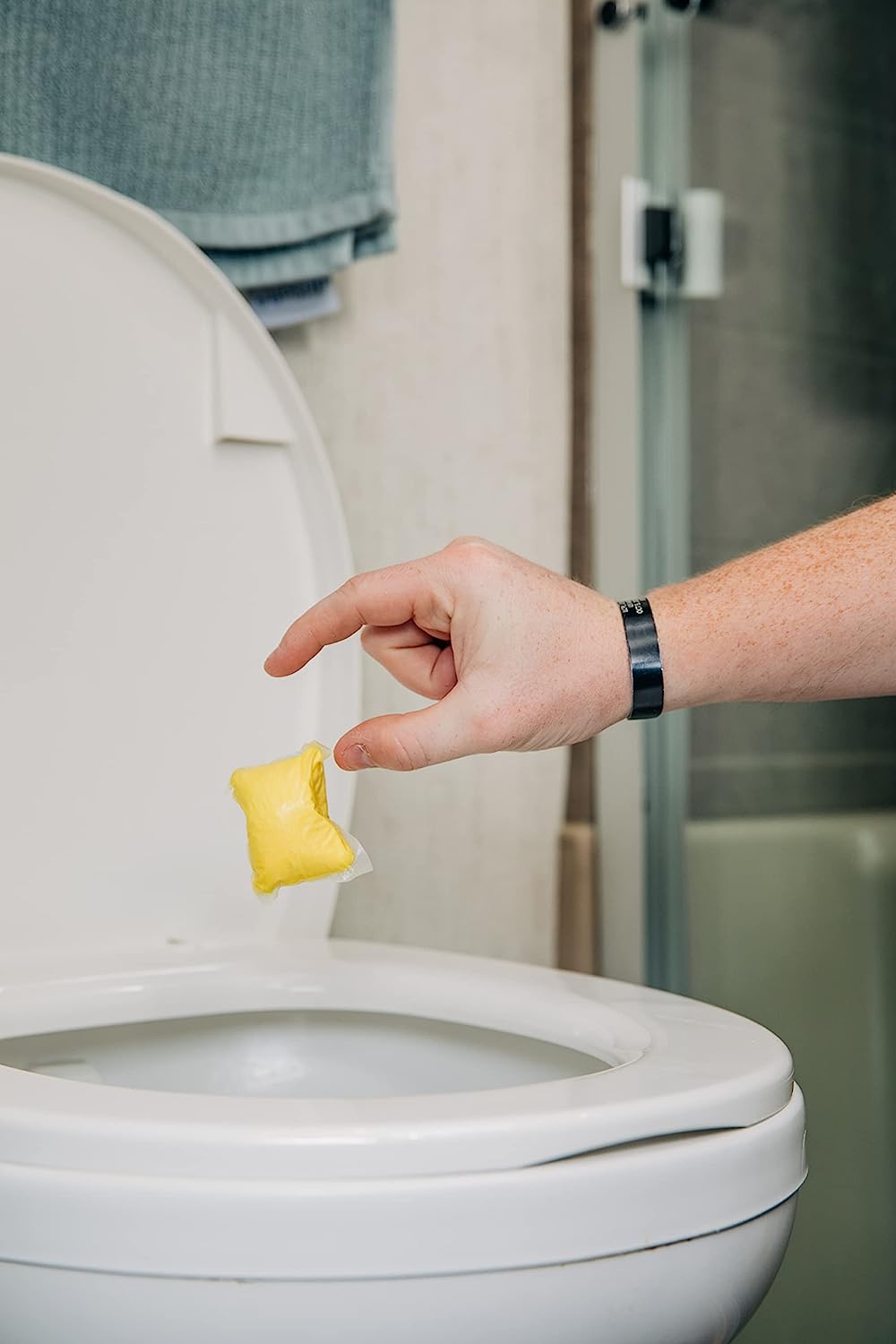 Camco TST MAX RV Toilet Treatment Drop-INs | Control Unwanted Odors and Break Down Waste and Tissue | Septic Tank Safe | Lemon Scent | 30-pack (41577)