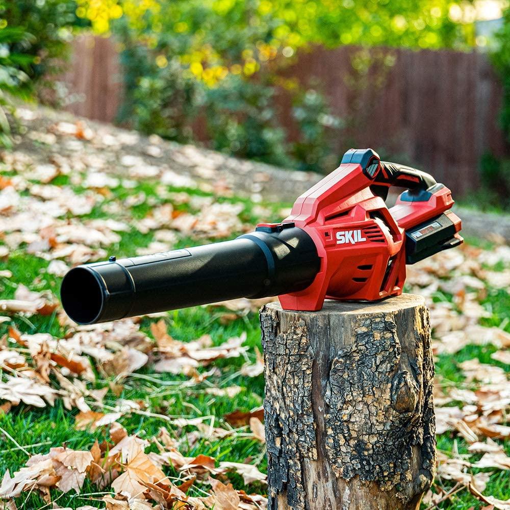 SKIL CB7478-10 PWR CORE 40 Brushless 40V Cordless 14'' String Trimmer and Blower Combo Kit Includes 2.5Ah Battery and Auto PWR Jump Charger