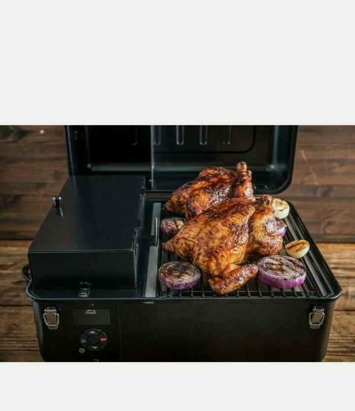 TFT18KLD Ranger Pellet Grill and Smoker in Black CHRISTMAS