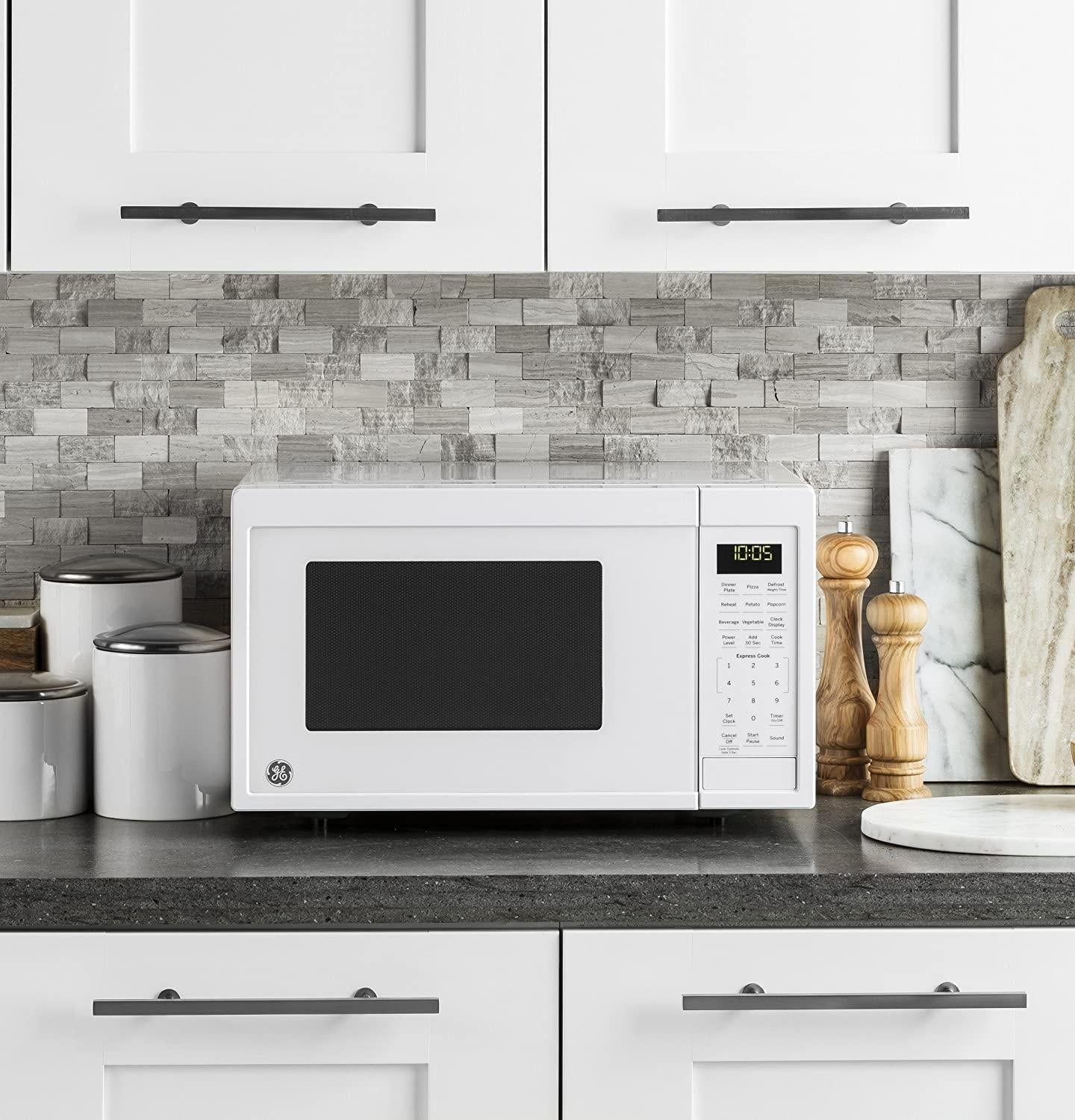 Appliances JES1095DMWW 0.9 Cu. Ft. Capacity Countertop Microwave Oven, White