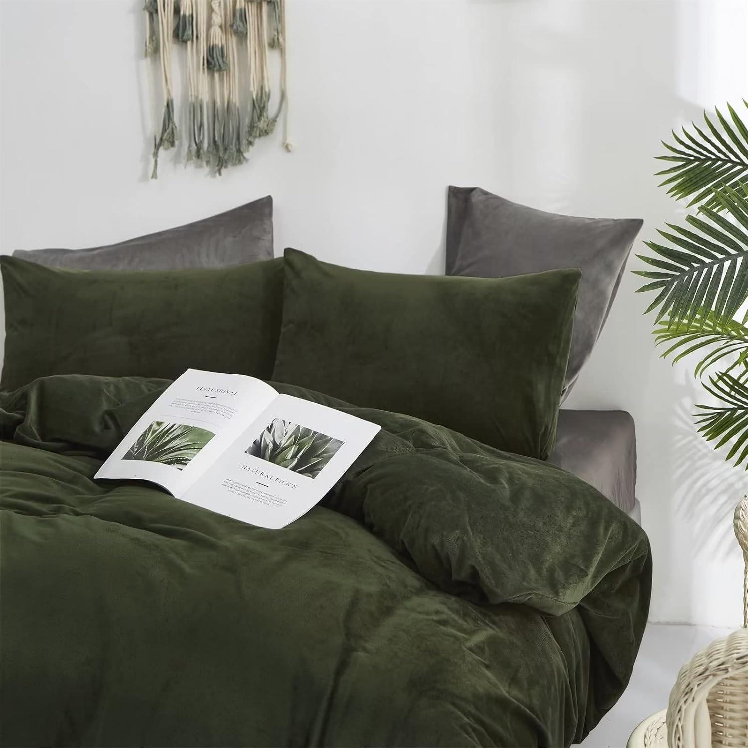 Houseri Velvet Olive Green Duvet Covet King Fluffy Army Green Bedding Flannel Duvet Cover King Size Dark Green Micromink Sherpa Comforter Cover King Warm Blackish Green Fuzzy Duvet Cover King Size