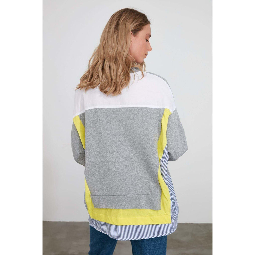 oversized knitted sweatshirt
