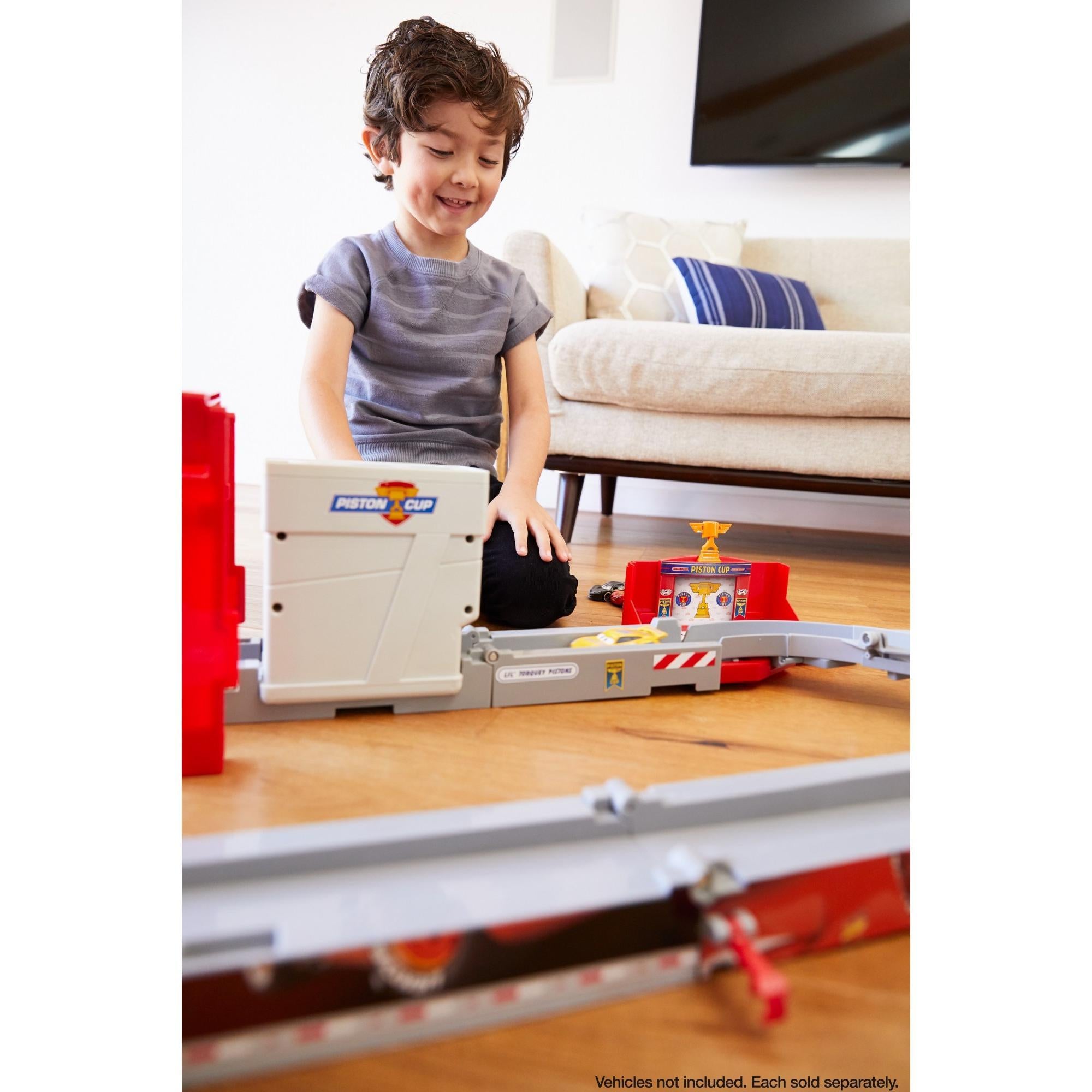 /Pixar Cars Super Track Mack 2-in-1 Transforming Play Set