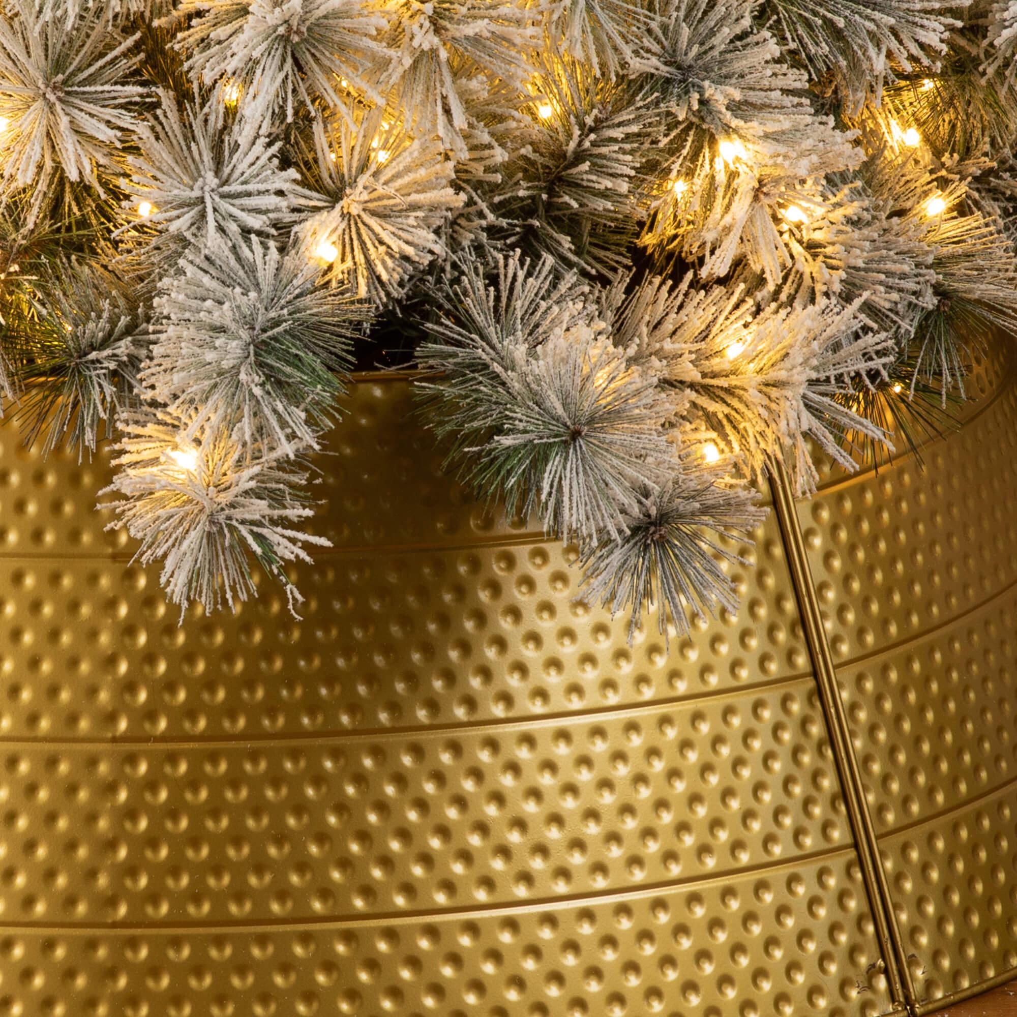 Glitzhome Christmas Gold Hammered Metal Tree Collar (40.5-Inch Diameter Base) for 11-12ft High Trees