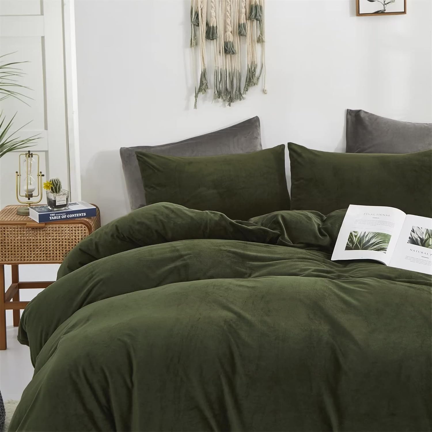 Houseri Velvet Olive Green Duvet Covet King Fluffy Army Green Bedding Flannel Duvet Cover King Size Dark Green Micromink Sherpa Comforter Cover King Warm Blackish Green Fuzzy Duvet Cover King Size