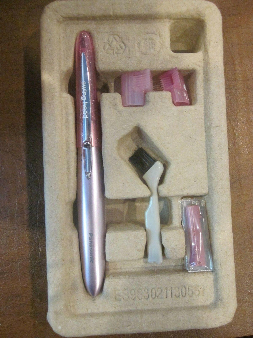 Panasonic {ES2113PC} Pivoting Head Facial Trimmer