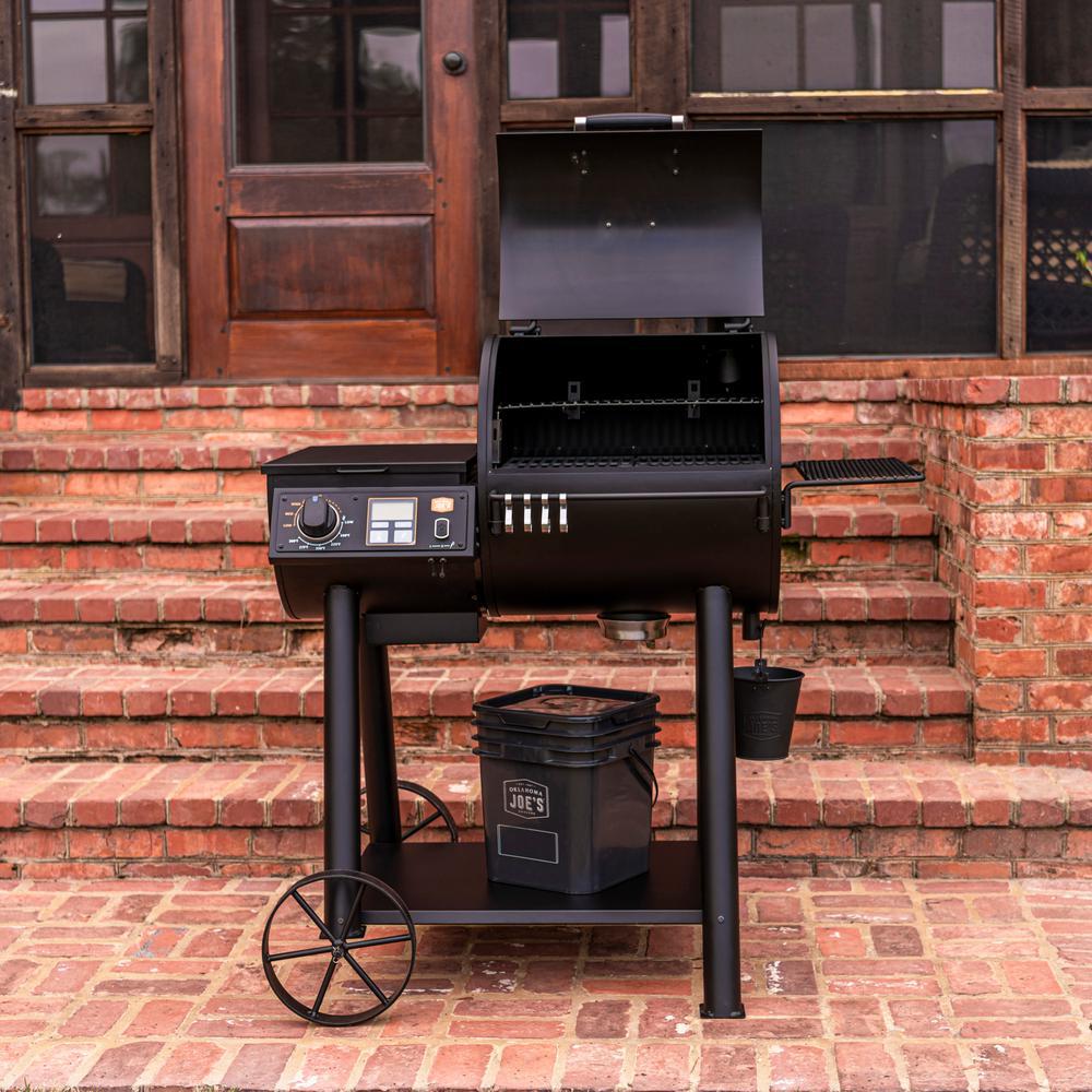 Rider 600 Pellet Grill In Black