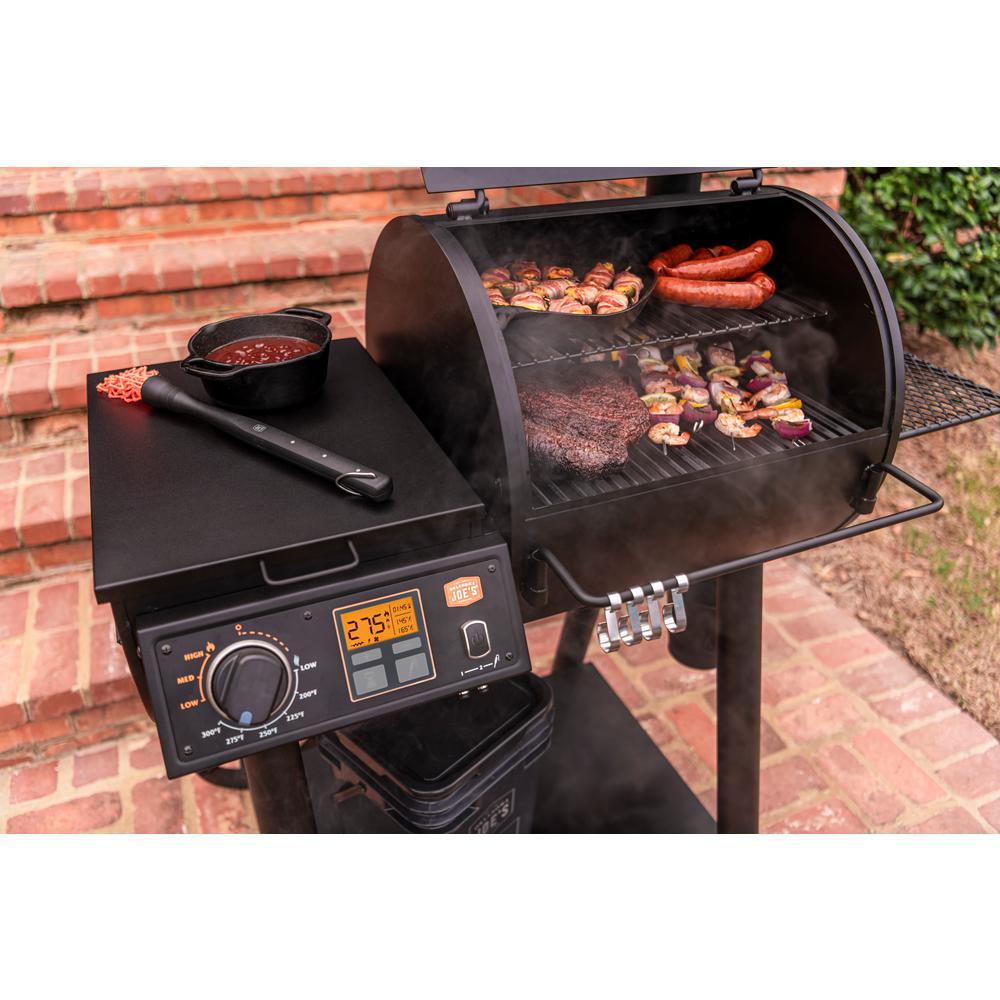 Rider 600 Pellet Grill In Black