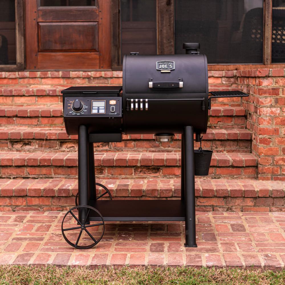 Rider 600 Pellet Grill In Black