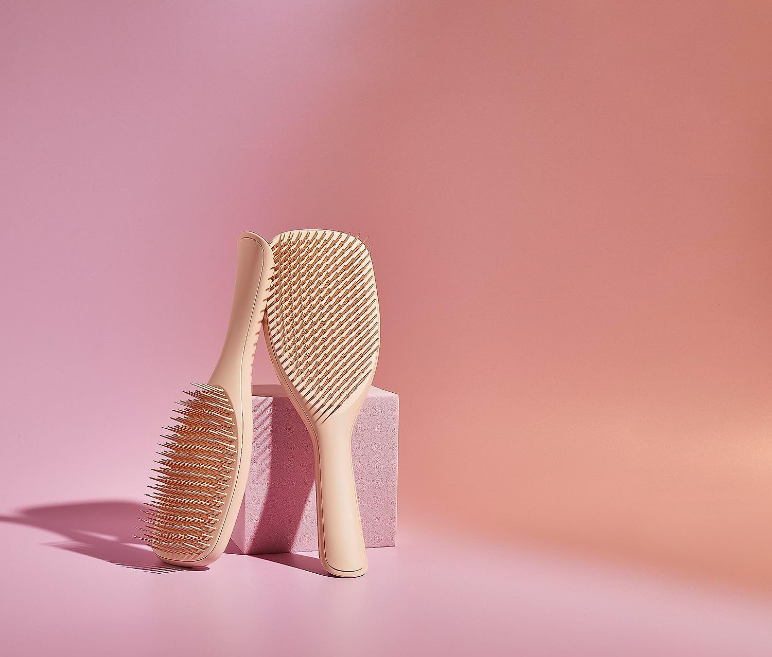 Tangle Teezer | The Large Ultimate Detangler Hairbrush for Wet &amp; Dry Hair | Long, Thick, Curly, Textured Hair | Eliminates Knots &amp; Reduces Breakage | Vanilla