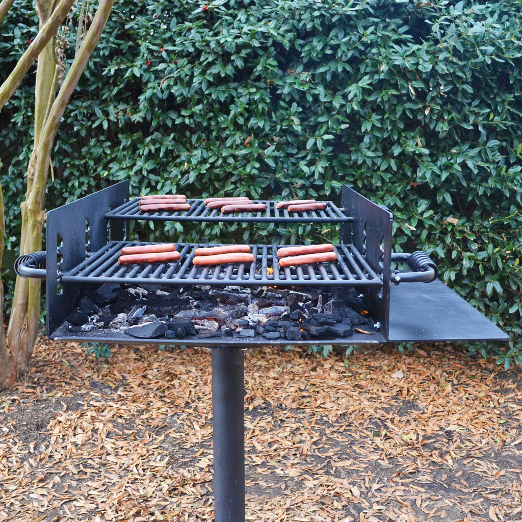 Group Park Grill with Shelf 942 Square in. 9 GauSteel