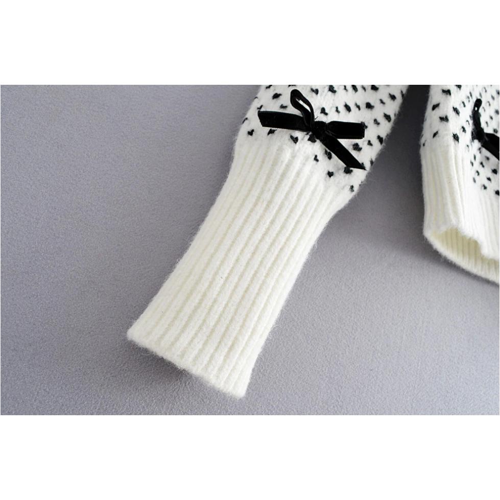 round neck heart sweater