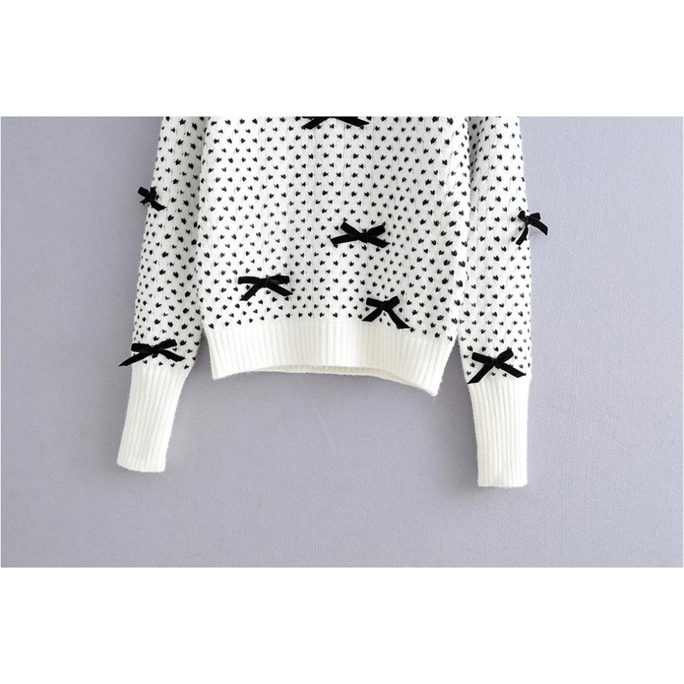 round neck heart sweater