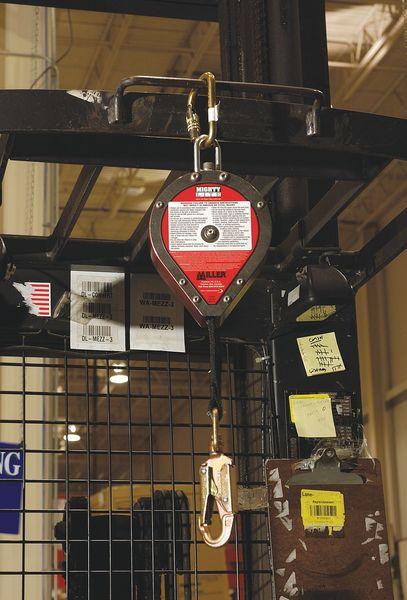 MILLER RL20P-Z7/20FT 20 ft. L 310 lb. Weight Capacity Red Self
