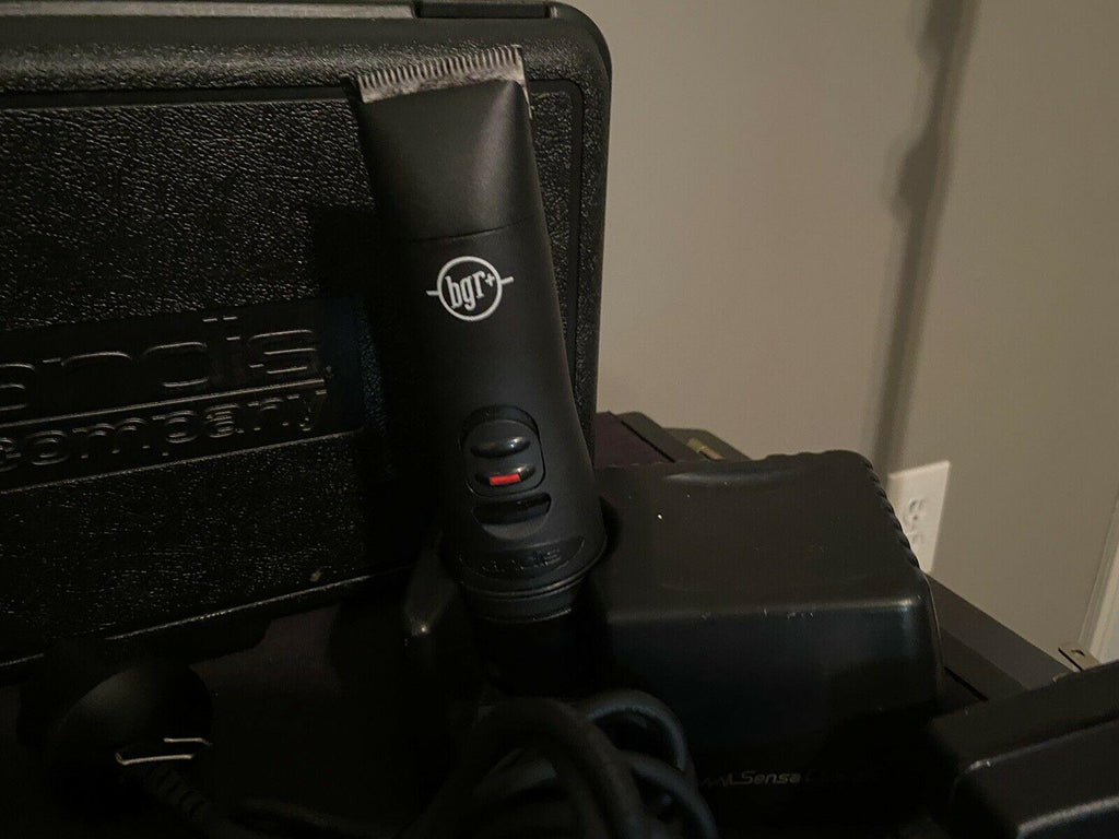 Andis BGRC Professional Clipper W/ Charging Dock and Power Cord EUC