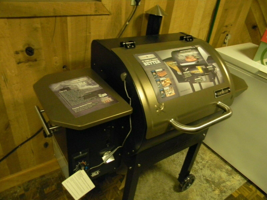 SmokePro DLX Pellet Grill With Cover 570 S.I. Assembled Pick Up Only